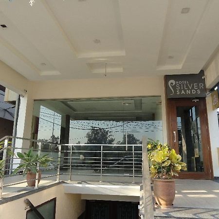 Silver Sands Hotel Chandigarh Exterior photo